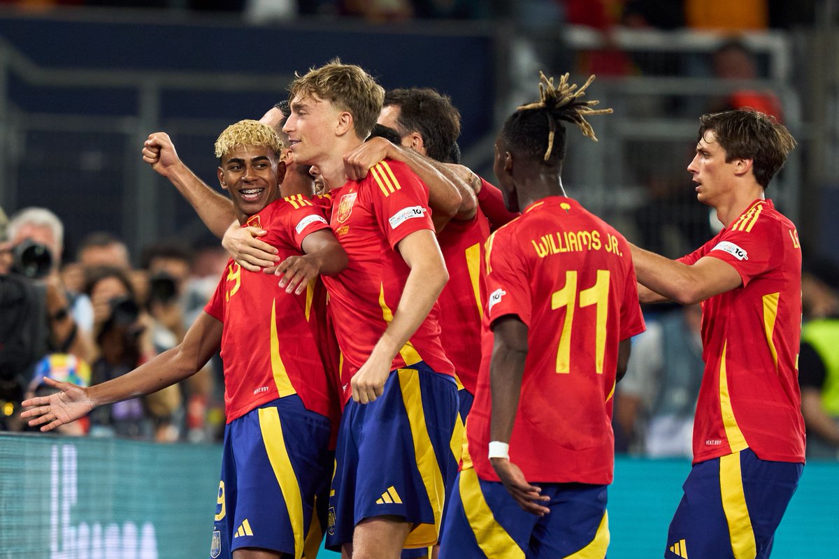 SpainIsFootball's tweet image. 😍WE’RE BACK ON TOP!

🇪🇸 11 years later, Luis de la Fuente’s squad takes back the #1 spot in the FIFA Ranking.

👏 You guys are unreal.

#VamosEspaña