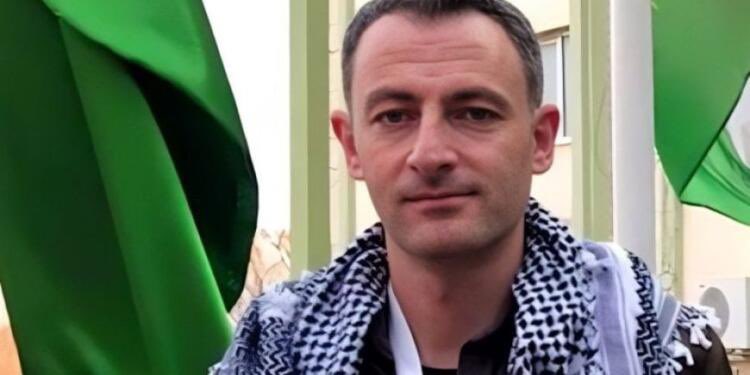 Em di salvegera qetilkirina Nûnerê KNKê yê Hewlêrê Deniz Cevdet Bulbun de wî bi rêzdarî bi bîr tînin. Ked û xîreta wî ya ji bo xebatên ziman, dîrok û yekîtiya netewî rêya me ronî dikin. Heta xeyala wî ya yekîtiya Kurdan pêk were em ê têkoşîna xwe bidomînin.