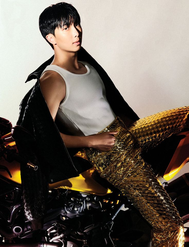 Bangtan7_Stream's tweet image. #RM now joins #JHOPE as the only Korean/K-Pop Soloist to have most Top 10 entries in the HISTORY of Billboard Vinyl Albums Chart.

CONGRATULATIONS RM
CONGRATULATIONS NAMJOON
#RightPlaceWrongPerson 
#RPWP_N7_VinylAlbumChart