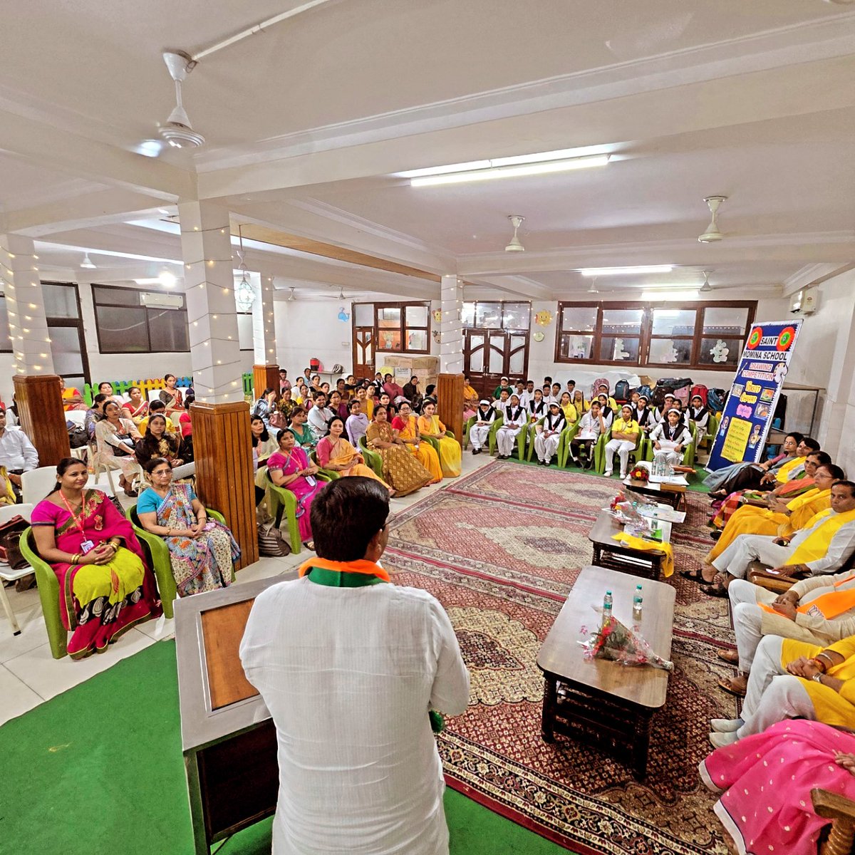 आज जनपद बुलंदशहर के सैंट मोमिना स्कूल में " सेवा पखवाड़ा " अभियान के निमित्त "विकसित भारत"आयोजित चित्रकला प्रतियोगिता में मुख्य अतिथि के रूप में रहना हुआ..
बच्चों को पुरूस्कार वितरित किये..