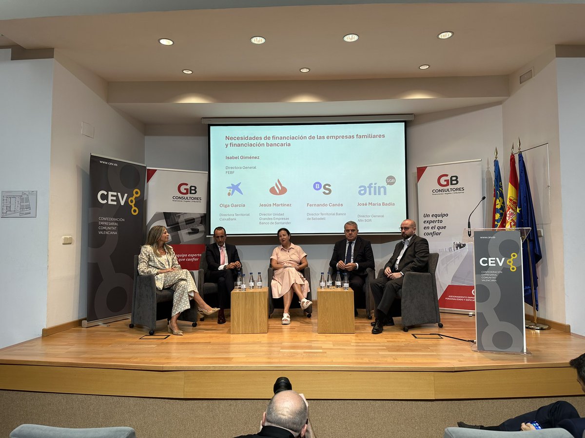 Da comienzo la mesa redonda “Necesidades de financiación de las empresas” con <a href="/caixabank/">CaixaBank</a> <a href="/bancosantander/">Santander</a> <a href="/BancoSabadell/">Banco Sabadell</a> y <a href="/SGRvlc/">afín SGR Com Valenciana</a>