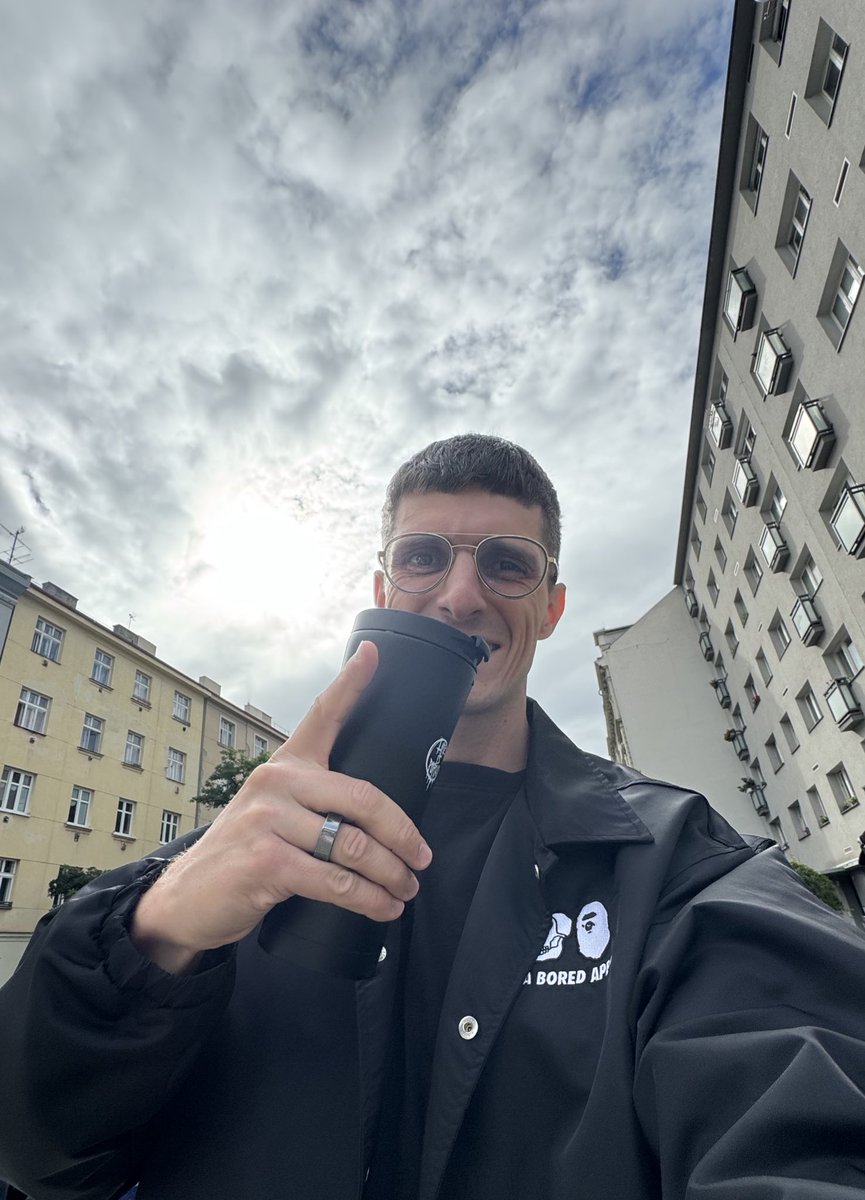 gm from a bored ape✌️