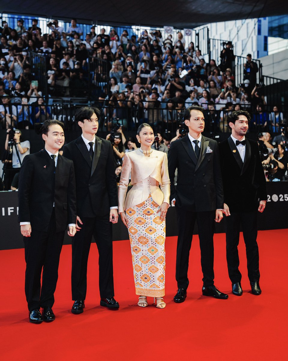 realfedinuril's tweet image. It’s Busan International Film Festival.

It’s the perfect moment to shock everyone 😎

#BusanInternationalFilmFestival