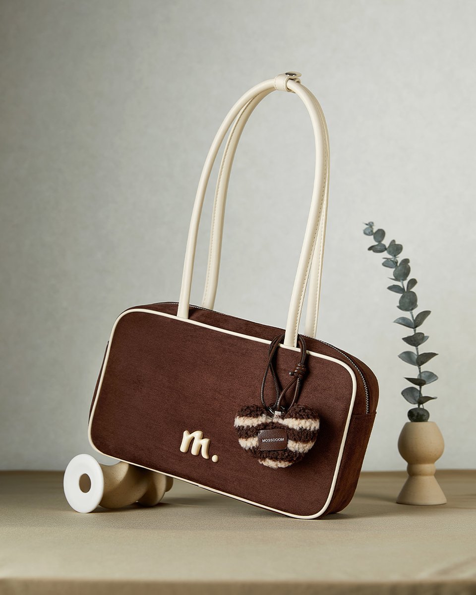 Mossdoom_Asia's tweet image. MOOSDOOM blends the hush of earth, the whisper of leaf veins, and the soft blush of morning into a natural palette for everyday moments. Each bag is a quiet whisper from life, architecture, art, and culture.✨
#MOOSDOOM #MOSSDOOMLADY #NaturalPalette #EverydayLuxury #BagLover