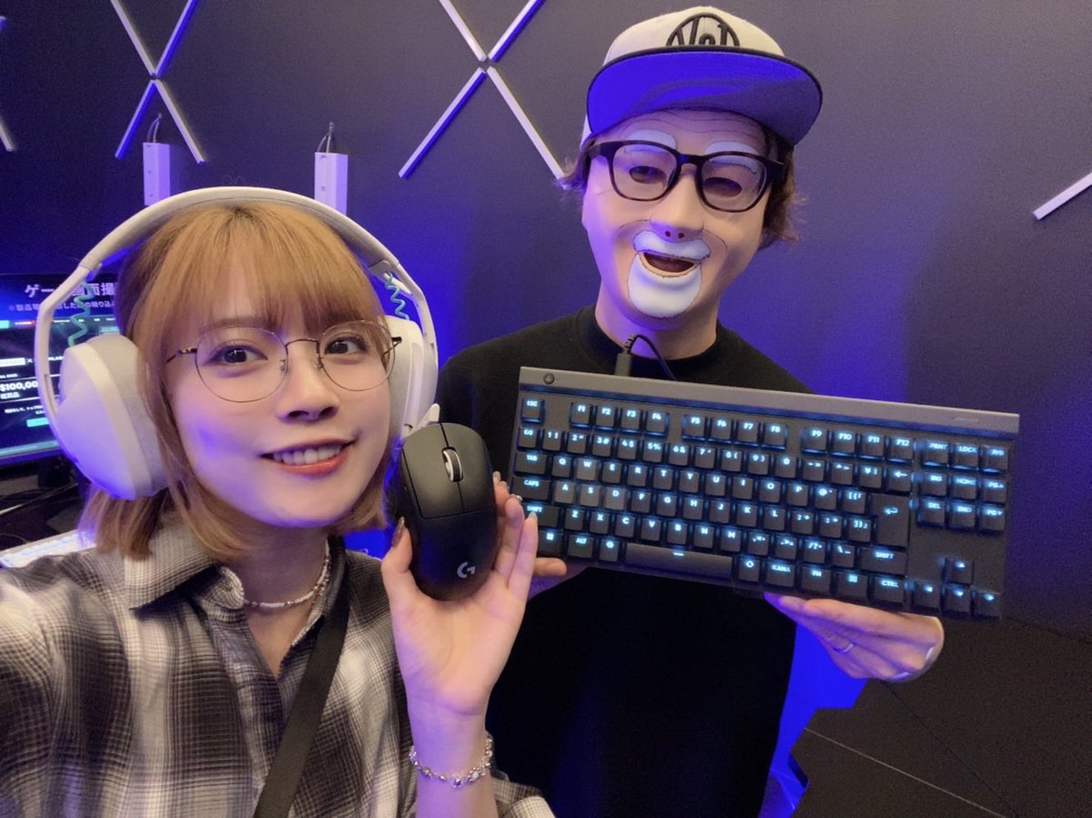 ve1cra's tweet image. 三田寺さんと一緒に来てて2人で色々見て回った
キーボードは打鍵感は静かで押しやすい、マウスは女の子でも扱いやすい大きさと軽さで、手が小さい私は全然馴染めた
新製品マウスのPRO x2super strikeもめちゃかっこいい

amazon.co.jp/stores/page/B5…

#PR
#LogicoolGPLAY2025