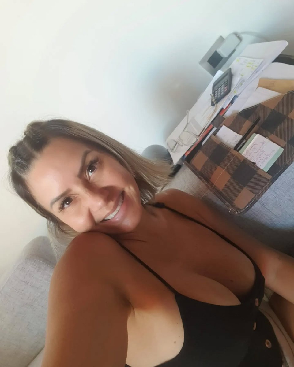 BuarqueIrene's tweet photo. Bom dia educados respondem✨ https://t.co/Cpu73BXtOI