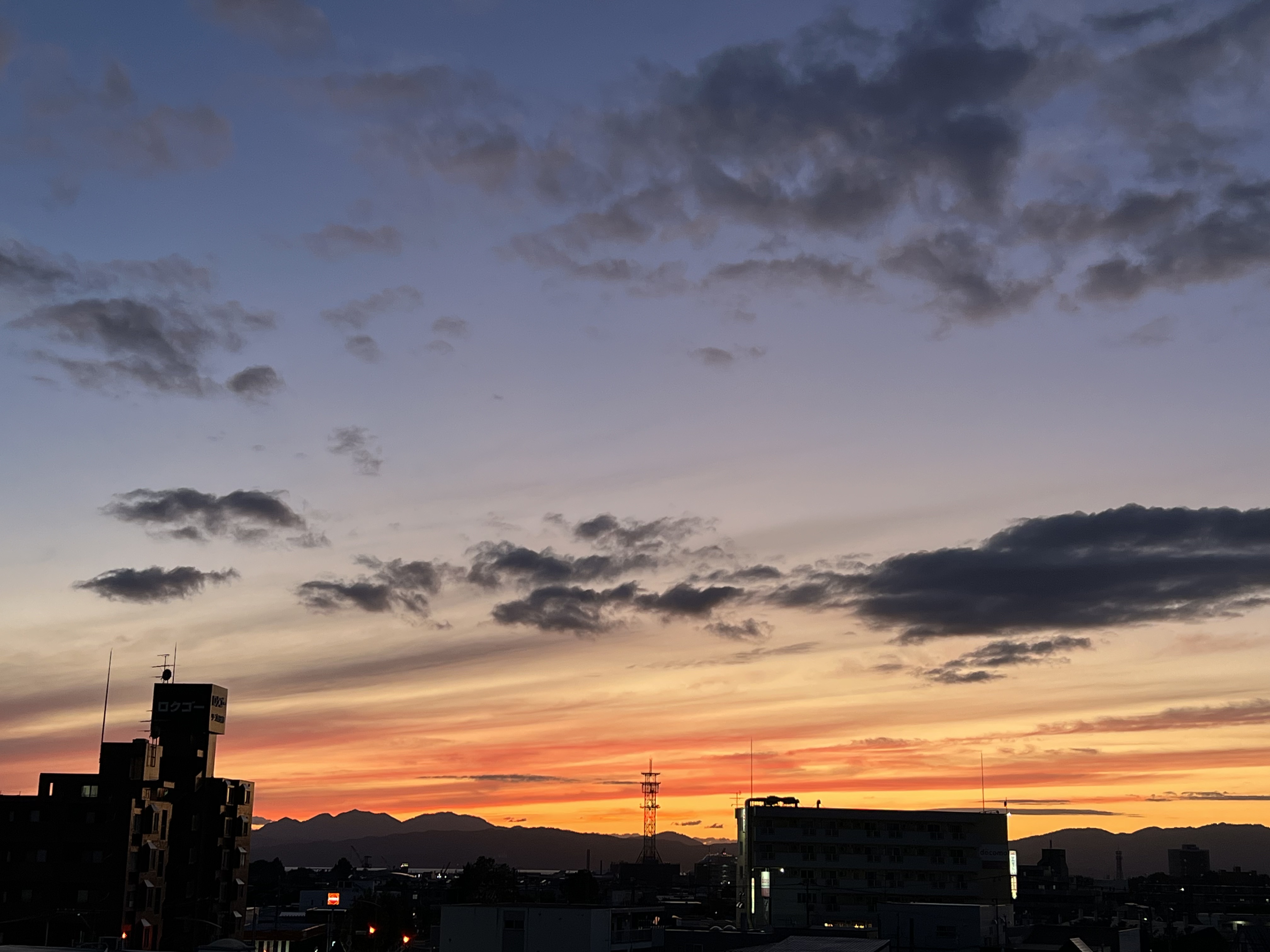 夕焼けの遠景 千葉・木更津 江川海岸の夕景 #江川海岸 #夕焼け #夕日 #海中