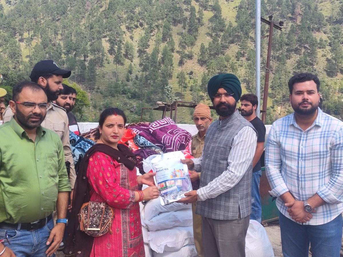 CentreDoda's tweet photo. DDC #Doda @harvinder_ias inspected the newly constructed Tehsil building at #Bhalla to review facilities for better public service.
He also distributed relief kits to flood-affected families,assuring full admin support in times of need.
@OfficeOfLGJandK 
@Divcomjammu 
@diprjk https://t.co/5bPMjA3Fkb