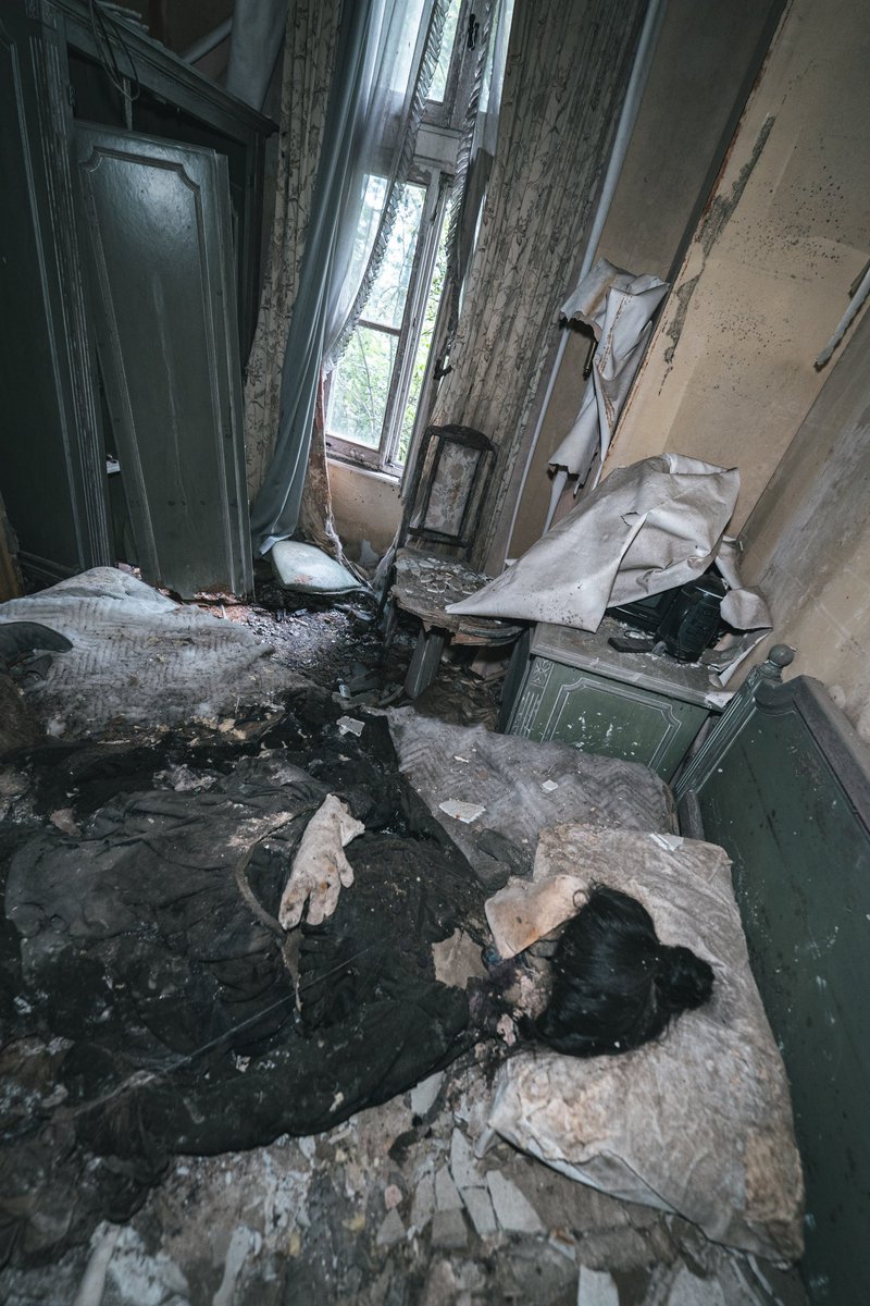 urbex_34's tweet photo. 廃ホテルの一室で寝ていた人形が怖すぎる。 https://t.co/aMVxwByWqm