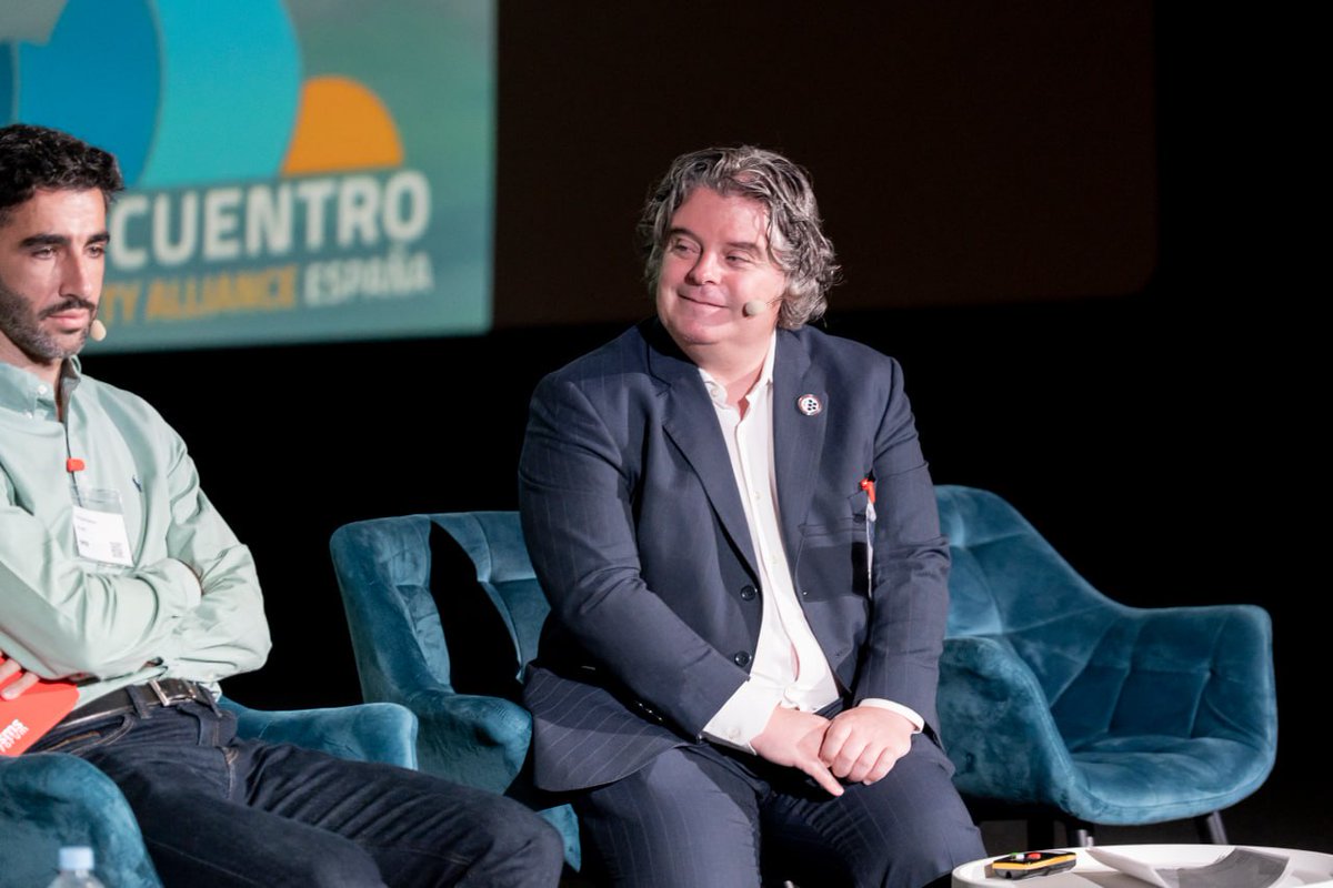 #15CSAISMS

Debate sobre ☁️ 𝗖𝗹𝗼𝘂𝗱 𝗦𝗲𝗰𝘂𝗿𝗶𝘁𝘆 𝗖𝗵𝗮𝗹𝗹𝗲𝗻𝗴𝗲𝘀 𝗳𝗼𝗿 #𝗖𝗜𝗦𝗢𝘀.

🗣️ Tendencias, riesgos y prioridades #Cloud para las organizaciones, con:

🔸T. de Miguel <a href="/Bankinter/">Bankinter</a>
🔸<a href="/fjcarbayo/">Fco. Javier Carbayo</a> <a href="/de_loyers/">deloyers abogados</a>
🔸F. García <a href="/cloudsa/">CloudSecurityAlliance</a>
🔸Modera M.J. Benito <a href="/infoGMV_es/">GMV</a>