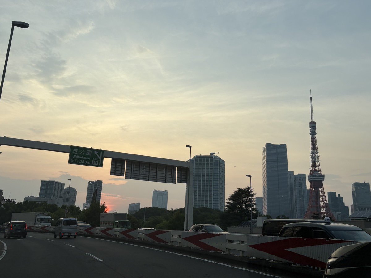 iroirotoruyo's tweet photo. #キリトリセカイ
#空がある風景 

写真撮ろうと思う瞬間が小さな幸せです https://t.co/KO22qGJXpn