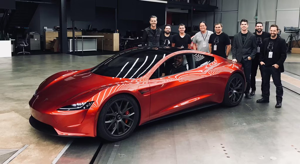 AutoLab_1's tweet image. Musk is teasing people again, saying that the new Tesla Roadster is a "special product beyond the scope of automobiles."