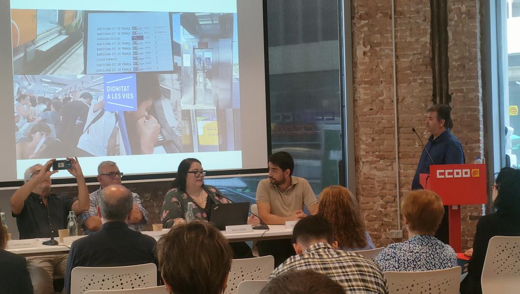 Avui jornada sobre el servei ferroviari organitzat per <a href="/ccoocatalunya/">CCOO de Catalunya</a> amb la participació d'experts, representants d'entitats i plataformes d'usuaris.
Volem servei digne i eficient.