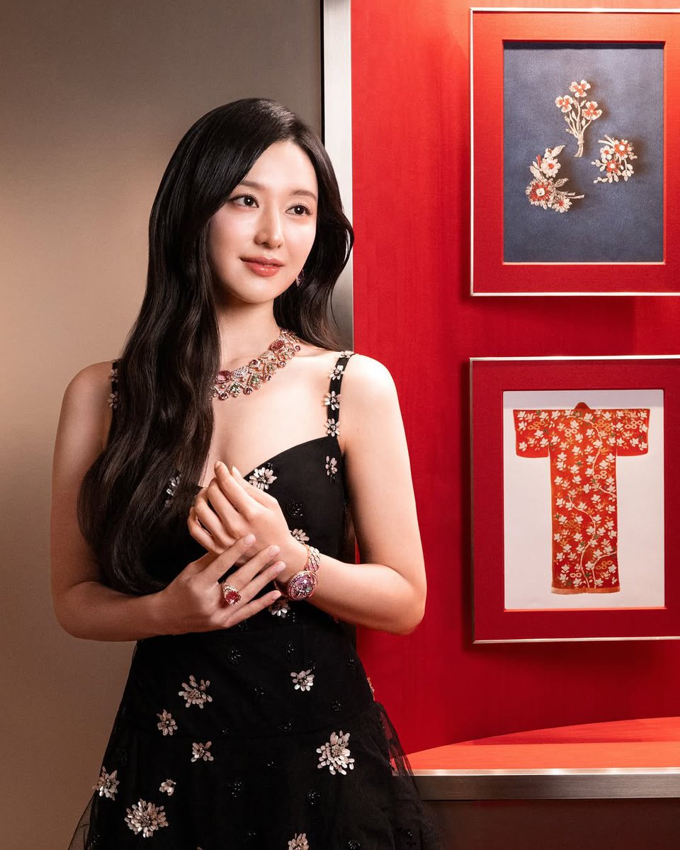 kim_gwnii's tweet photo. Actress Kim Jiwon at BVLGARI Kaleidos : Colors, Cultures and Crafts Opening Exhibition in Tokyo, Japan💚

📸 Bvlgari
#KimJiWon #김지원 https://t.co/qBzf3M5Tq3