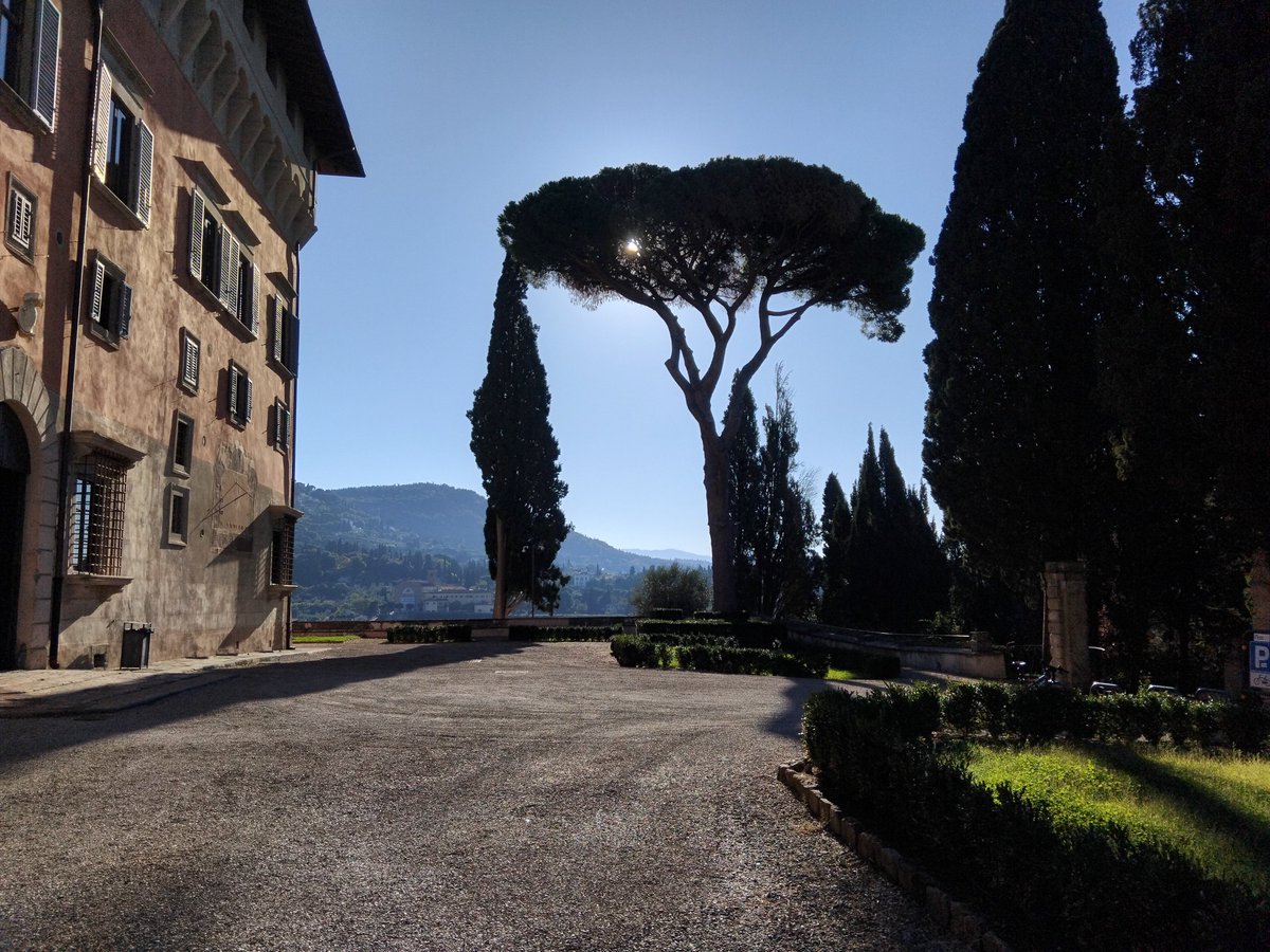 kamil_marc's tweet image. Dobre miejsce na pracę naukową i refleksję nad przyszłością demokracji. Czasu jest mało, wyzwania ogromne, a toskańskie niebo nie powinno przysłaniać zbierających się nad demokracją ciemnych chmur. Zaproszenie do #EUI jako Fernand Braudel Fellow to dla mnie zaszczyt.