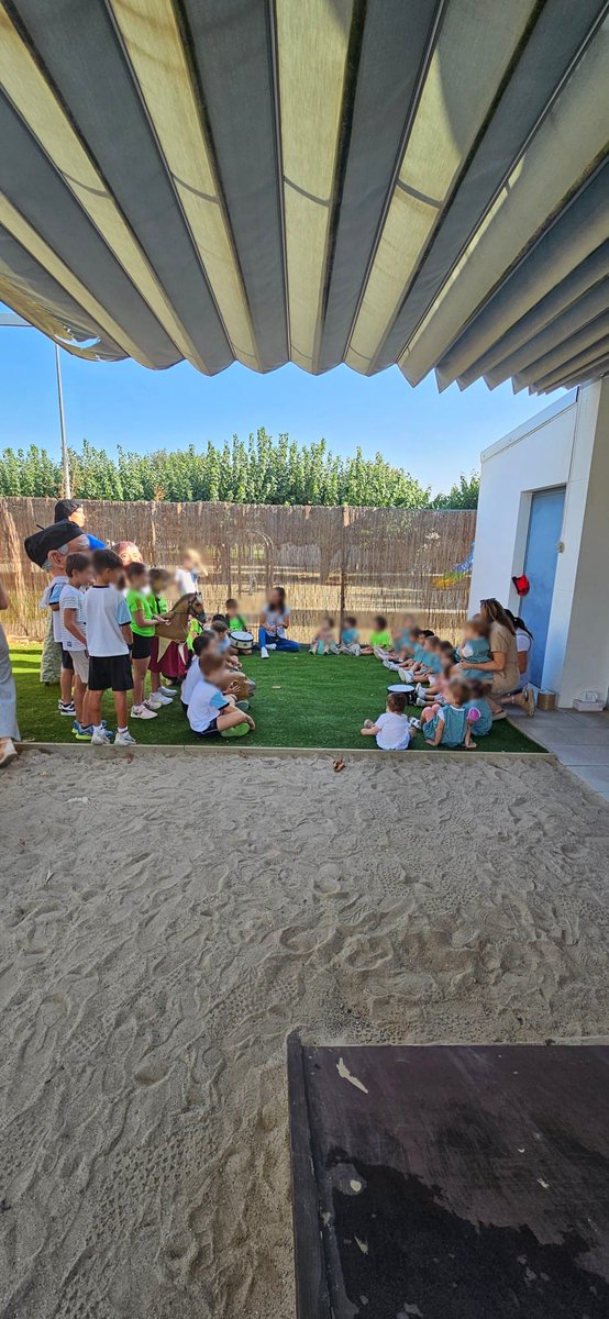 Avui l'alumnat de 3r han estat els encarregats de ser els portadors i músics dels capgrossos i la catalaneta de Fondarella per iniciar el projecte "Fondarella, poble català" a la Llar d'Infants @e.b.locaragolet #femxarxa #tradicionscatalanes #gegants @gegantsfondarella