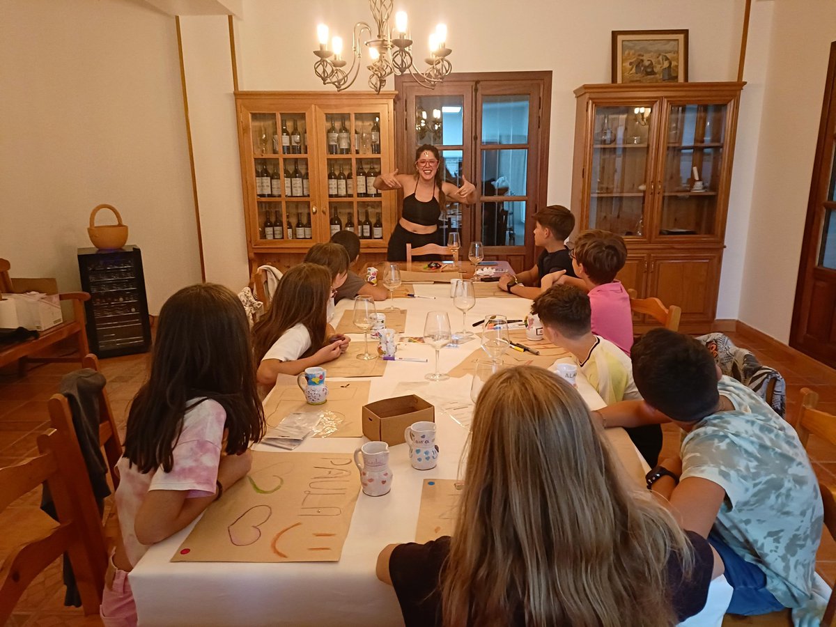 Bajo el cielo de Peñafiel, la magia volvió con la Cata de Estrellas en nuestra bodega Teófilo Reyes.

Vino, cultura y astronomía unidos en una noche inolvidable en Ribera del Duero. 🍷✨

Gracias a Bodega La Olmilla, Telalandia y Óscar y Pablo por hacerlo posible.

#Enoturismo