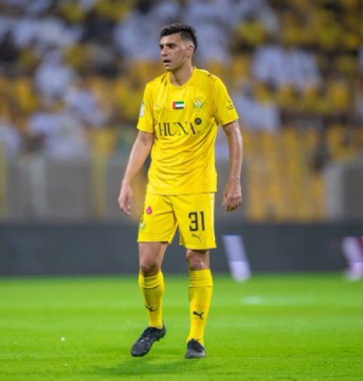 مستوى خارق ضد النادي الإيراني ، اتمنى يكمل على ذا المستوى ويقدم الي عليه وزيادة ، يستاهل تحيه وصفقه على الأداء الي قدمه