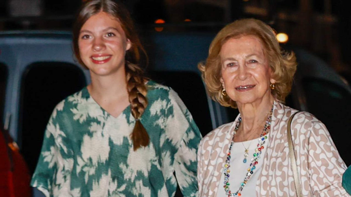 👑✨ Felicitamos hoy a S.M. la Reina Sofía y a S.A.R. la Infanta Sofía en el día de su santo.
Dos generaciones unidas por un mismo nombre y el cariño de todos los españoles.
#ReinaSofía #InfantaSofía #CasaReal