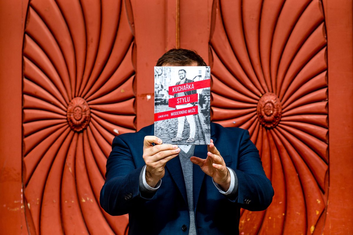 📘 Jak jsem slíbil na začátku srpna – začínám rozdávat svou Kuchařku stylu moderního muže. Není to jen o kravatách nebo etiketě, ale o životě, o slušnosti a stylu, které jsou podle mě silou, ne slabostí.

Proto ji dávám lidem jako malou vizitku. Berte ji jako pozvánku k debatě o