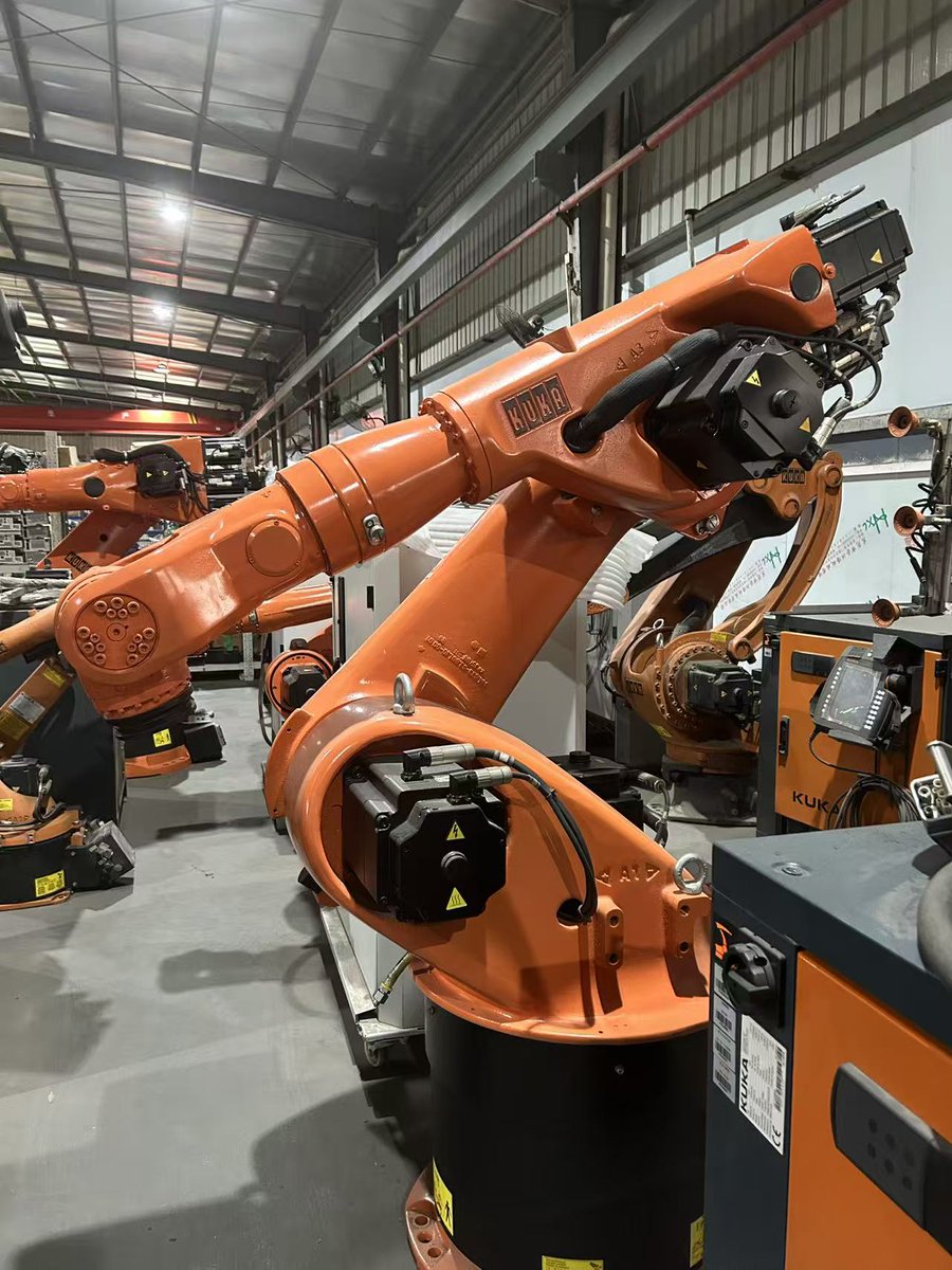 FcrobotAmy's tweet image. KUKA KR60-3 KRC4 fit with material handling and general applications.

60kg payload and 2033mm arm reach.

Contact if interested in this robot.

#industrialrobot #robotics #robotarm #manipulator #robot #automation #kuka