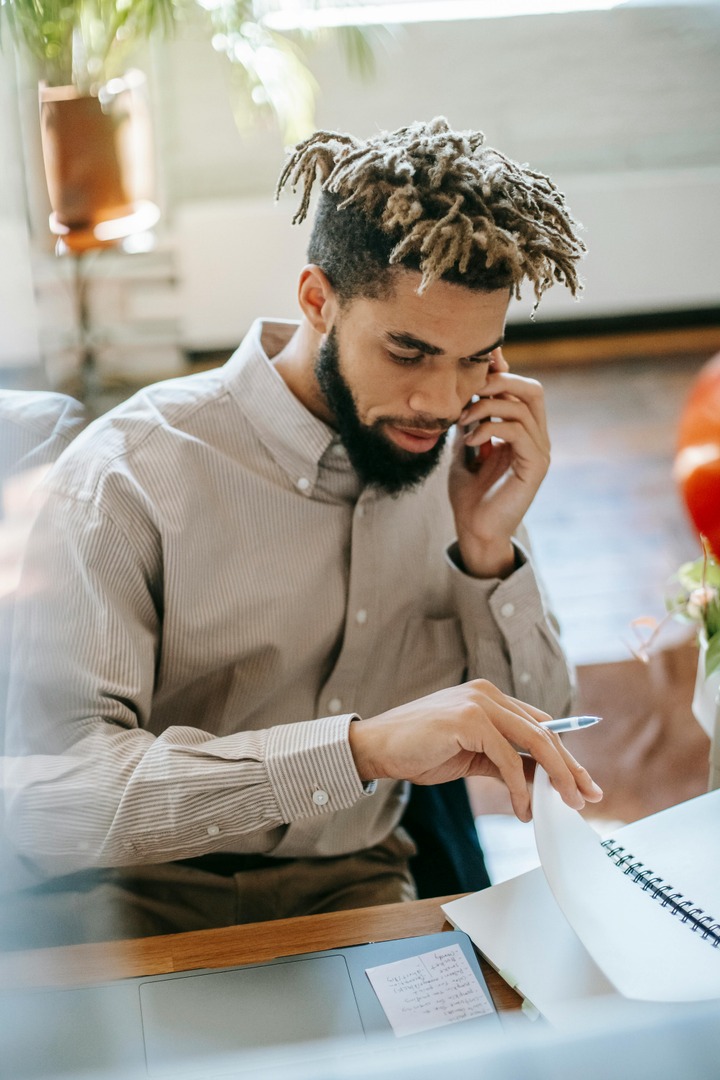 Did you know companies that lead in #CustomerExperience are seeing nearly 80% higher #RevenueGrowth? 

Not only this, but 96% of consumers say service influences their #Loyalty. 

How is your business investing in customer experience this year?

Read more: heyor.ca/UPoYKz