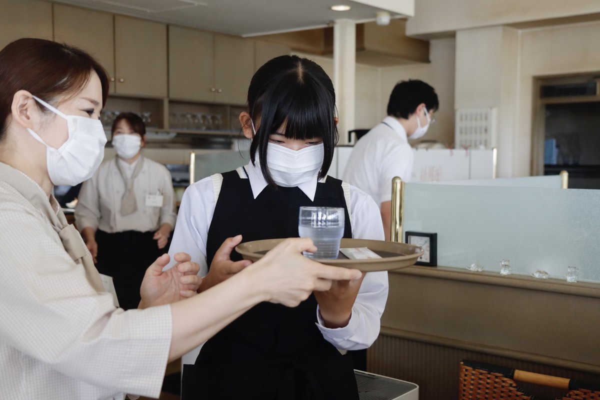 pippu_town's tweet image. 【 #まちある記フォトニュース 】
9月18日㈭、比布中央学校8年生の職場体験学習が行われ、役場では斎藤さんと柳本さんに「まち発信係」の仕事を体験してもらいました。午前はカメラを持って取材活動、午後は記事づくりに挑戦！ 記事は広報ぴっぷ10月号に掲載予定です📖
#北海道 #比布町 #ぴっぷ町
