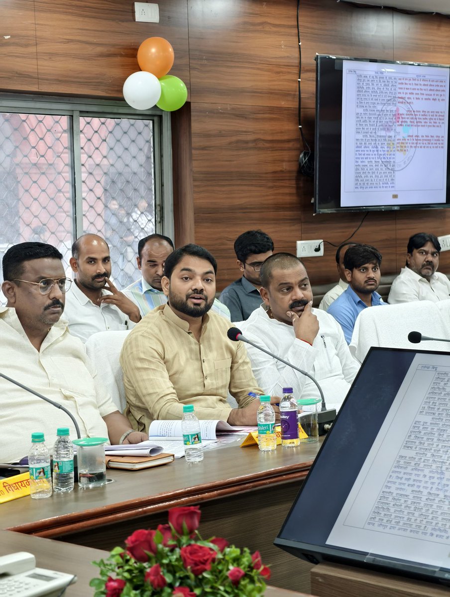 mla_pankaj's tweet image. आज जिला विकास समन्वय एवं निगरानी समिति “दिशा” की बैठक में शामिल होकर विधानसभा क्षेत्र सहित जनपद में गतिमान विकासात्मक कार्यों की प्रगति का समीक्षात्मक मूल्यांकन किया। 
इस बैठक में विकास कार्यों में विलंब के लिए अधीनस्थ अधिकारियों को निर्देशित किया। कि जनहित को प्राथमिकता के साथ…