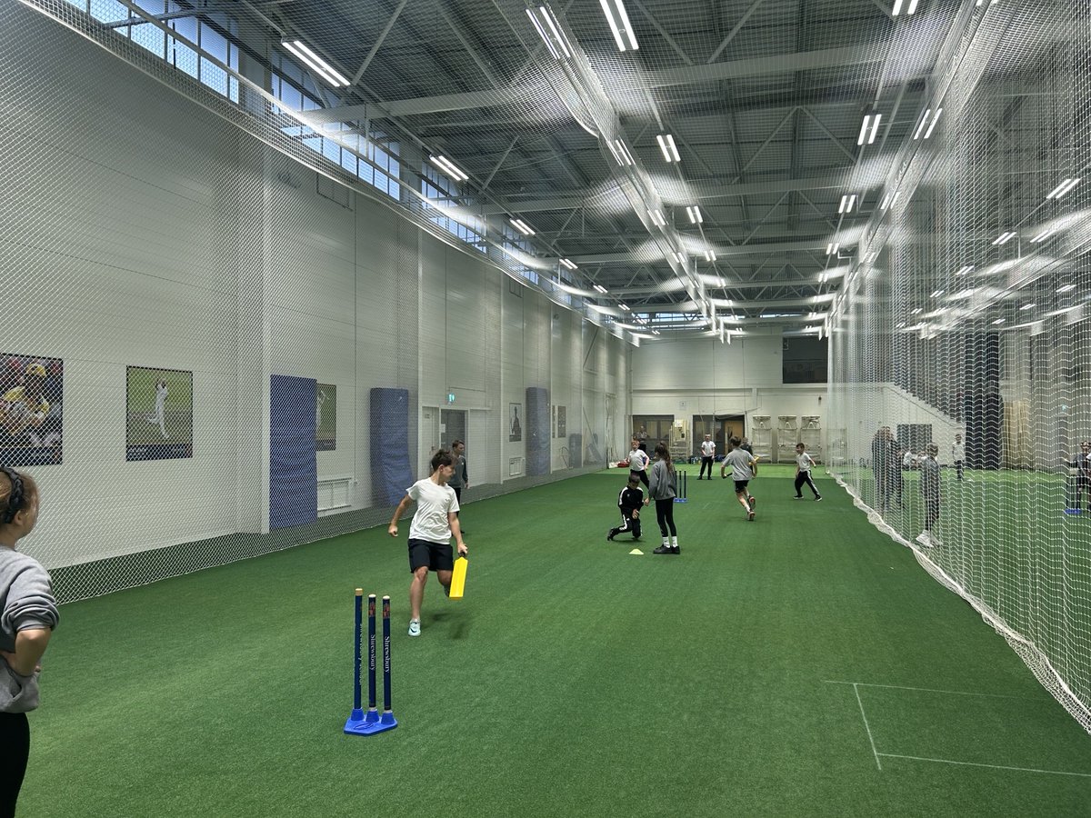 ShrewsburySch's tweet image. Busy week of partnership activity at here at Shrewsbury:

• Indoor cricket with Marches Academy Trust primaries
• Marches Sixth Form football on our pitches
• STEM Potential inspiring Yr11s
• Shropshire Virtual School celebration on Saturday

#SeriousFun #FloreatSalopia