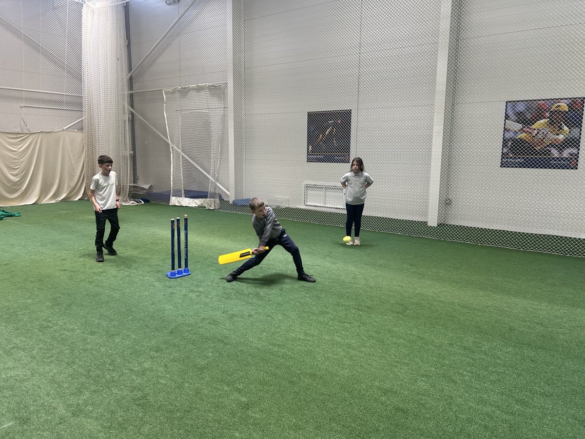 ShrewsburySch's tweet image. Busy week of partnership activity at here at Shrewsbury:

• Indoor cricket with Marches Academy Trust primaries
• Marches Sixth Form football on our pitches
• STEM Potential inspiring Yr11s
• Shropshire Virtual School celebration on Saturday

#SeriousFun #FloreatSalopia