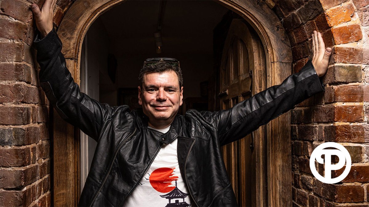ProgMagazineUK's tweet photo. John Mitchell, frontman with @originalasia and @LonelyRobot_UK, has announced he will play Dingwalls in Camden Lock in London on December 18 with a band featuring @craigblundell, @DimGrayMusic's Oskar Holldorff and @Jezmerelda.

Get tickets: https://t.co/c0JQc289IM https://t.co/vXKfywjDKA