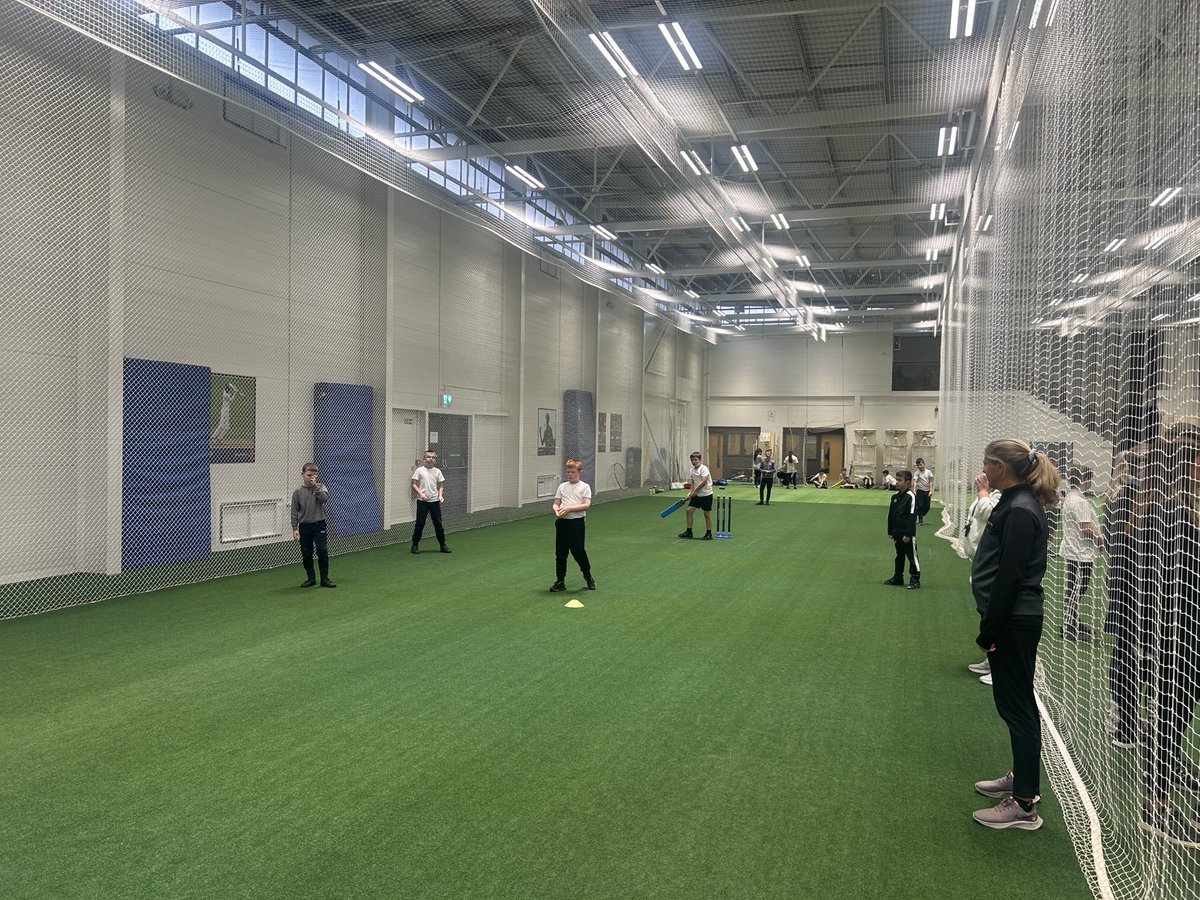 ShrewsburySch's tweet image. Busy week of partnership activity at here at Shrewsbury:

• Indoor cricket with Marches Academy Trust primaries
• Marches Sixth Form football on our pitches
• STEM Potential inspiring Yr11s
• Shropshire Virtual School celebration on Saturday

#SeriousFun #FloreatSalopia