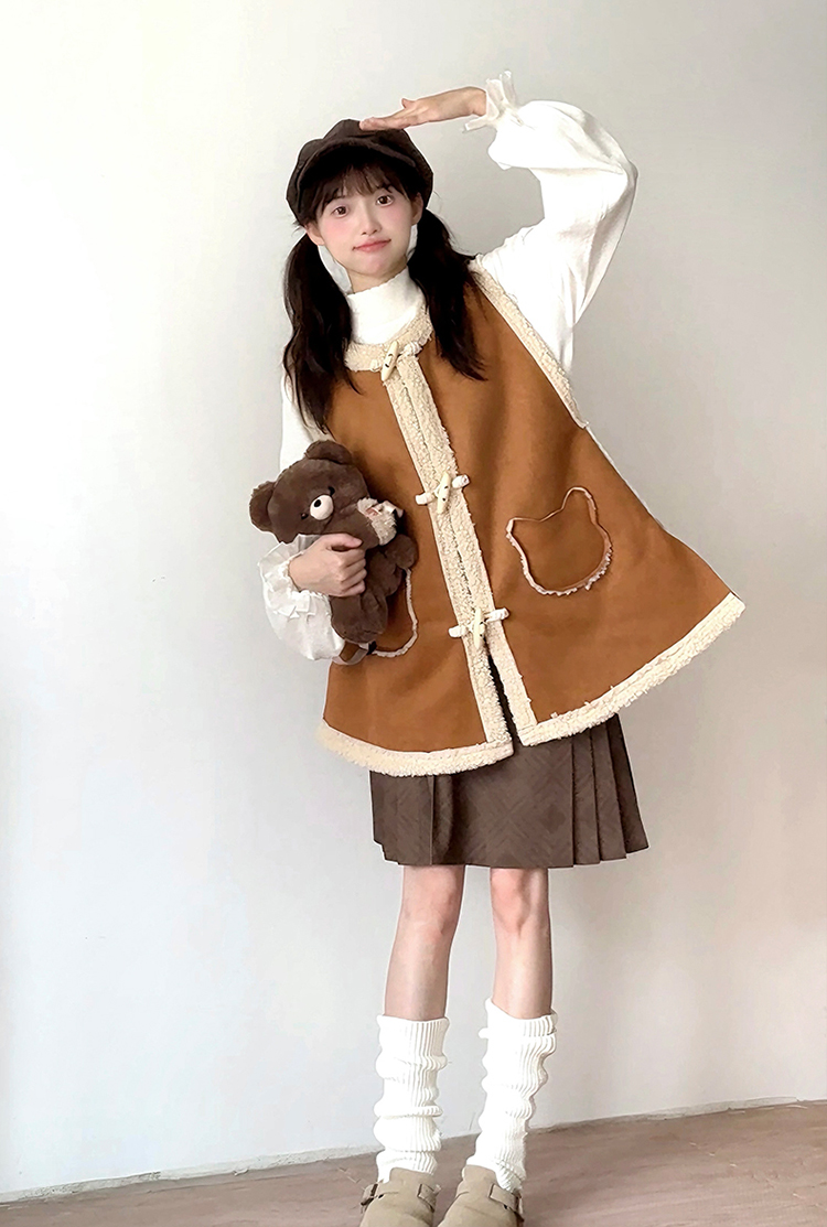 SilkDivas's tweet image. Cut open the tiny, adorable canelé 🧁🍪

This Han element hanfu set has a brown shearling bijia with toggle buttons, a white ruffled sweater, and a short brown mamian skirt.

silkdivas.com/en-gb/product/…

【Canelé 】from SilkDivas

#hanfu #bearpattern #brownwhite #shortmamianskirt
