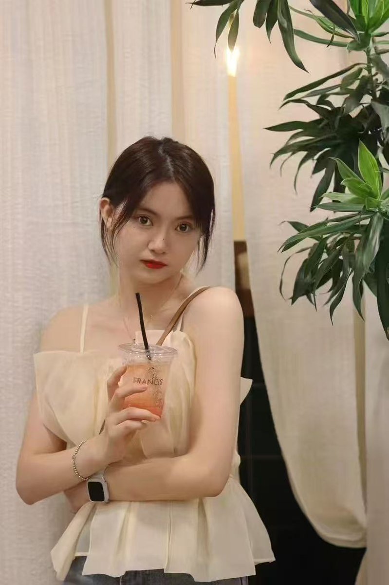 fandy_kalla's tweet photo. 吃瓜吃瓜🍉
浙江舜宇光学有限公司原总经理和副总经历要和女下属玩3p，大量视频曝光，女方报警被抓，索赔2000万🔥
视频合集随时被和谐速看：

https://t.co/UMjj2FUhiv https://t.co/H8TnE6gMj5