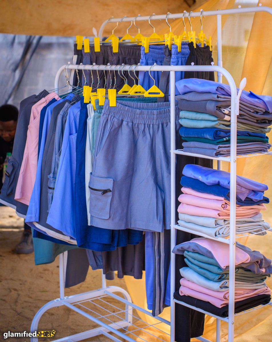 ChineekolClothn's tweet image. Some fashion designers do not understand that finding and creating a niche in the fashion industry can actually help them scale their business.
#ChineekolClothing found her niche and she&apos;s building on it.

We&apos;re in God&apos;s hands and then you, our customers&apos; hands to succeed.