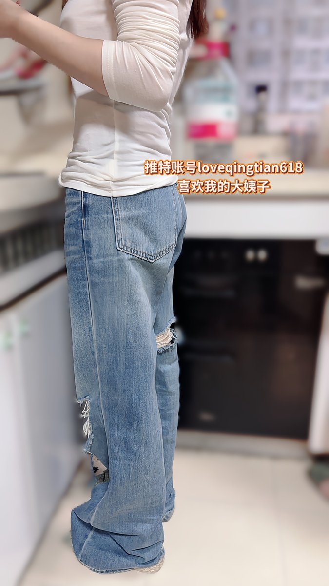 9月18号晚上好兄弟们
下班回家了，看到姐妹俩做饭呢
幸福，就是这种下班回家什么都不用管能吃上热腾腾的饭菜
还能有热腾腾的逼吃 https://t.co/UoZ3UzXVcX