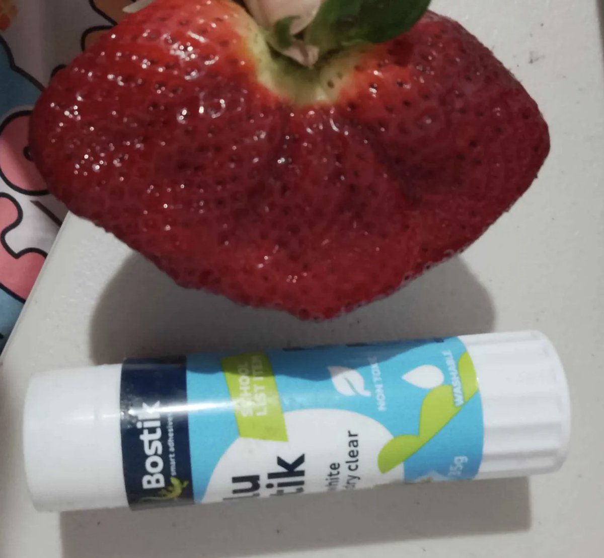 look at this fatass strawberry. monstrous strawberries fill my heart with so much joy.