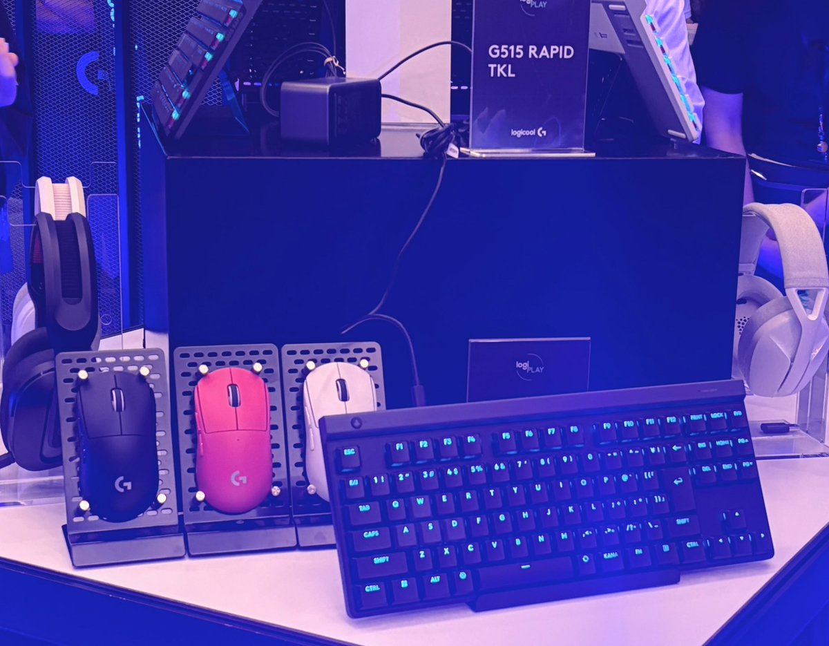 parrrrr_chan's tweet image. おじゃましてきた！！！🥴
マウスは手にフィットするコンパクトなかんじがめっちゃ好きだしキーボードもサイズ感とか好みすぎた🫶

抽選会で当たっちゃっていただいちゃった原神コラボセットかわちい📷💕

#PR #LogicoolGPLAY2025 

🌟キーボード
amazon.co.jp/stores/page/B5…

🌟マウス…