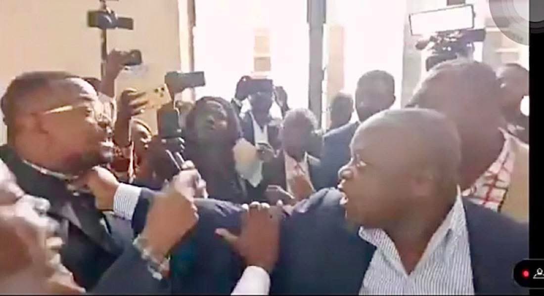 MJA_RDC's tweet photo. À l’instar du pouvoir judiciaire en RDC, les pouvoirs législatif et exécutif (le Président de la République et le gouvernement) sont profondément affaiblis.
Cette image illustre le chaos dans lequel le pays est plongé sous le régime #TSHISEKEDI qui devra partir en 2028. https://t.co/HdKQH9Q4Il