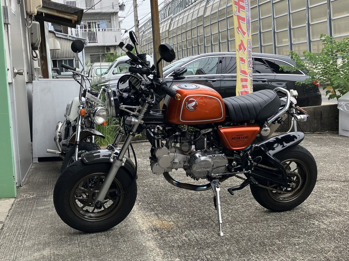 Monky4mini's tweet image. タイヤの空気漏れが気になってご来店の10インチゴリラです。何と言ってもDOHC124ccでパワーがあります。タイヤの不備は事故に直結するので心配ですが、チェックの結果大丈夫でした。タイヤの状態もバッチリで空気圧もOK! あとは走りに行くだけですね。

#10インチゴリラ
#DOHC
#バイクのタイヤ