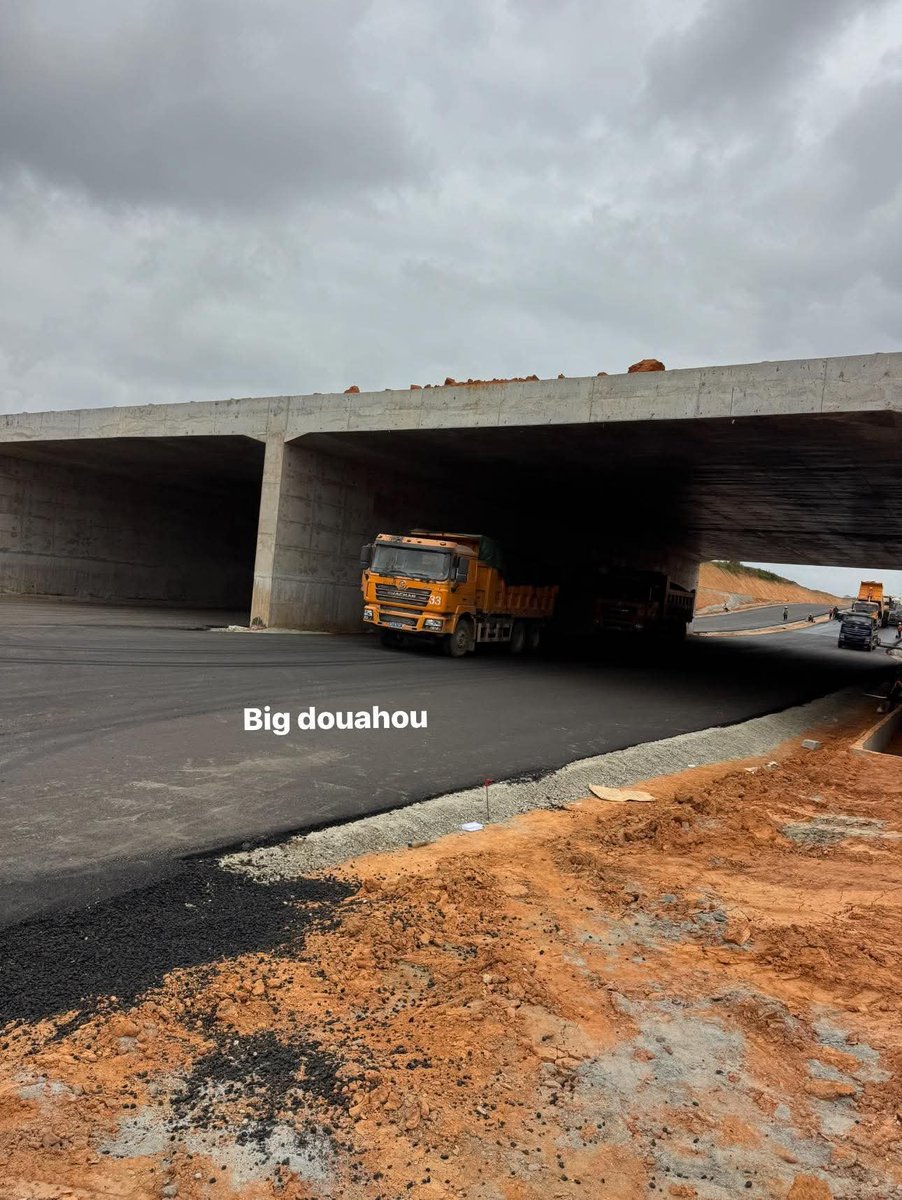 Monafrique8's tweet photo. 🚧#Anyama, aux abords du Stade d’Ebimpé, et s’étend jusqu’au carrefour #Jacqueville : la poursuite des travaux de la Y4 . 

#CIV225 #ONCONTINUEAVECADO https://t.co/Mes4m20FcG