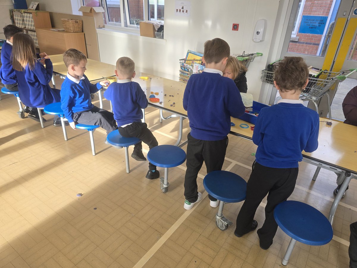 BClubWeelsby's tweet photo. We enjoyed making cards, playing with playdoh and just dance this morning 😁 https://t.co/Wjz3CXsI8F