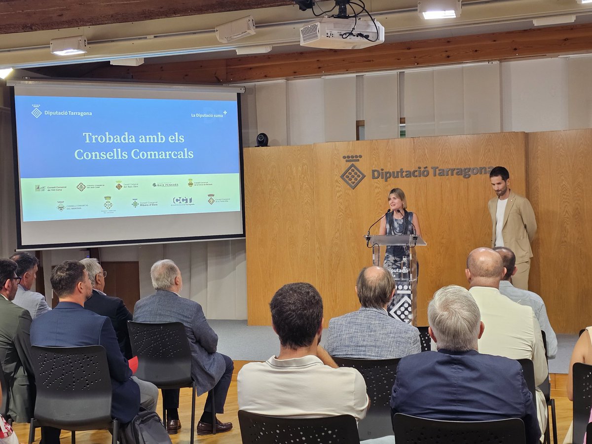 🤝 Augmentem els ajuts als consells comarcals per millorar els serveis als ajuntaments en matèria social,  urbanística, informàtica o de transport escolar, amb unap subvenció plurianual dotada amb 19M€ 📊. Avui refermem aquest suport en una trobada amb els presidents comarcals.