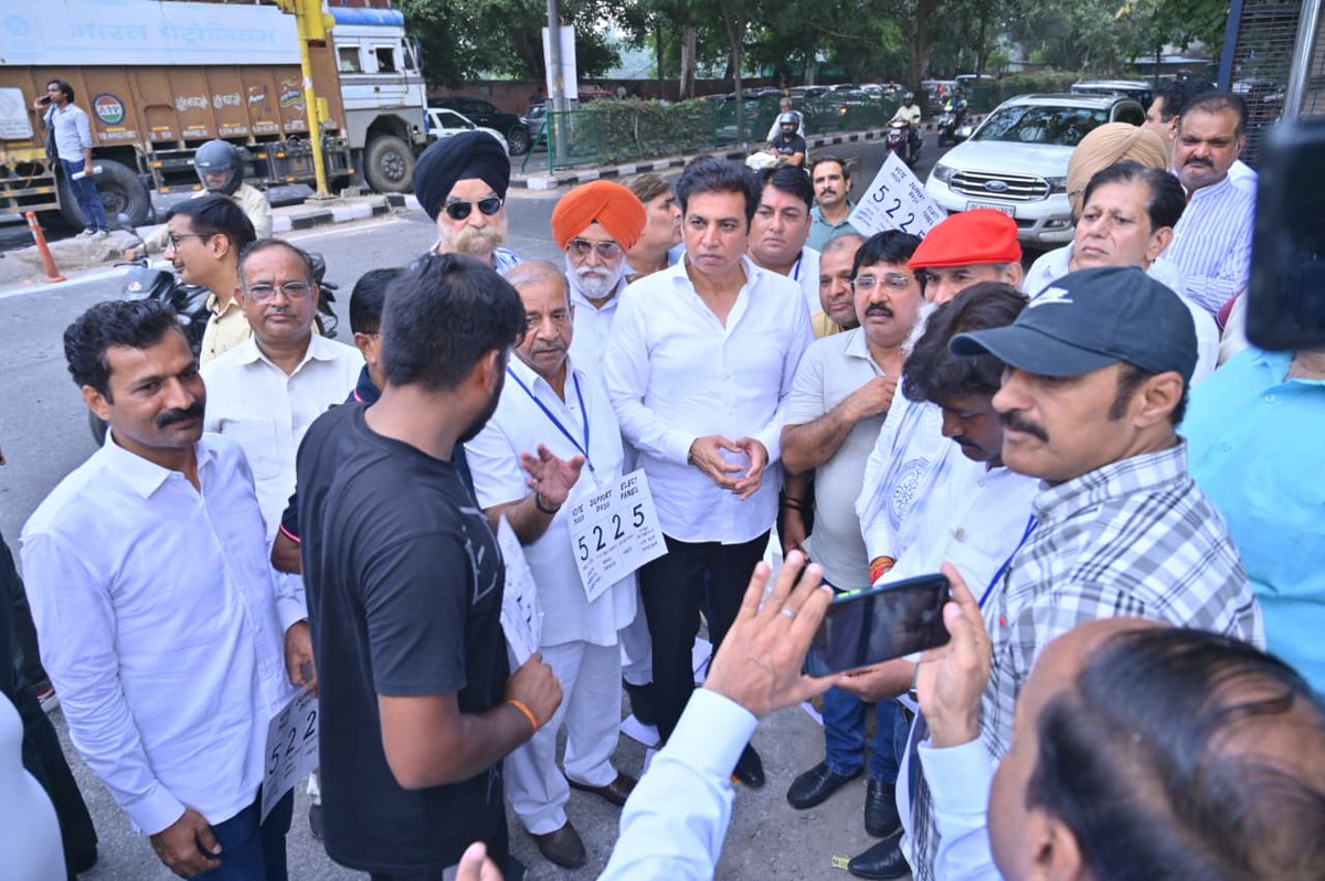 devendrayadvinc's tweet photo. “NSUI लाएगी में DU में बदलाव”
आज राजधानी कॉलेज और शिवाजी कॉलेज पहुँचकर छात्रशक्ति से @nsui पैनल 5225 को विजयी बनाने की अपील की।
#VoteForNSUI
#VoteFor5225 https://t.co/1AVkPuDJ0p