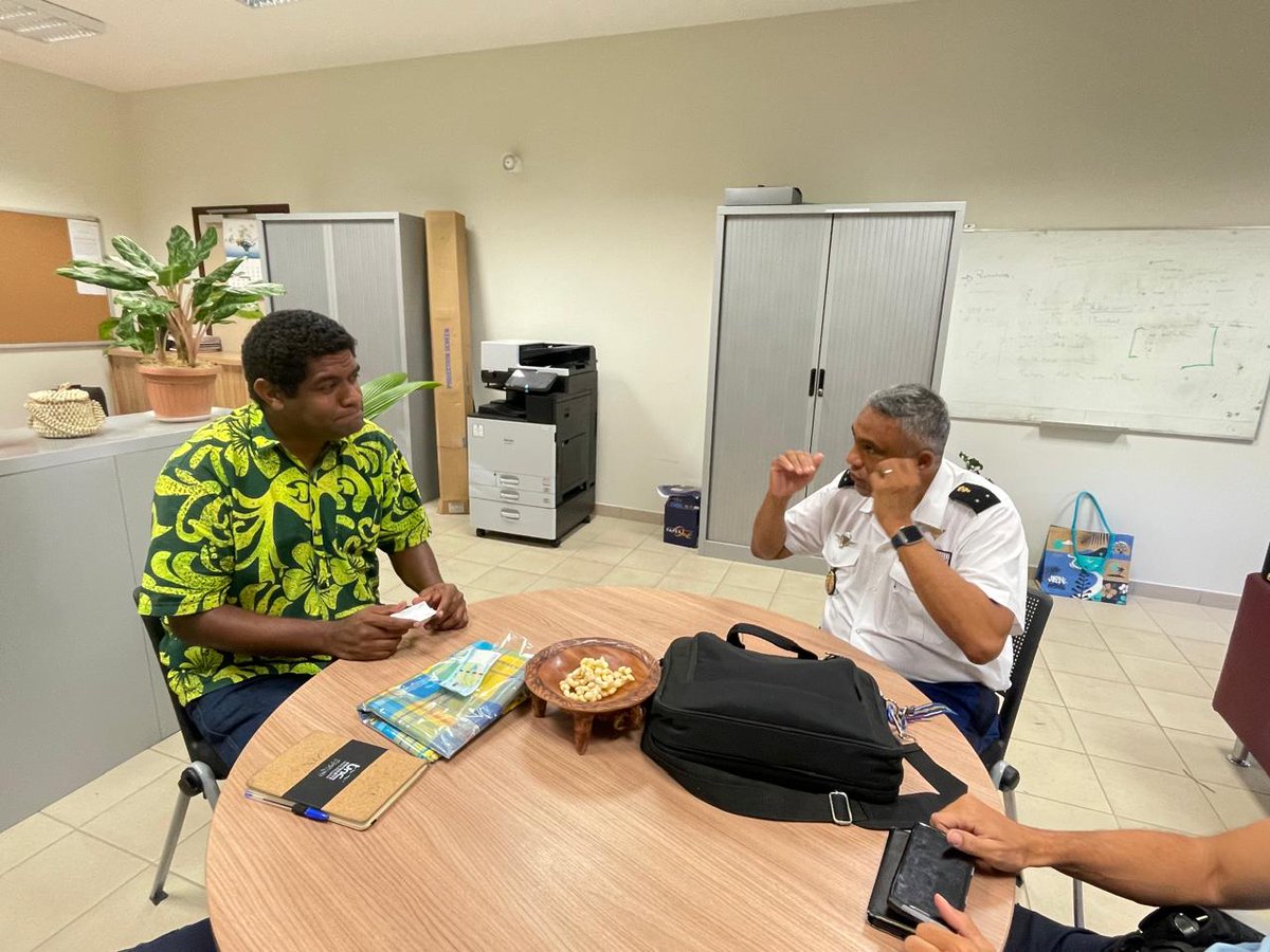 🤝 Visite de courtoisie du président du Sénat Coutumier avec le Commandant de la gendarmerie.
Échanges placés sous le signe du respect et de la confiance, au service de l’intérêt général.
#NouvelleCalédonie #Gendarmerie #Dialogue