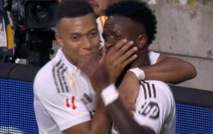 WF_Chuks's tweet image. -I'm a huge Messi fan but I can confidently say C.Ronaldo is far better than that Argentinian boy, Alejandro Garnancho 😭😭