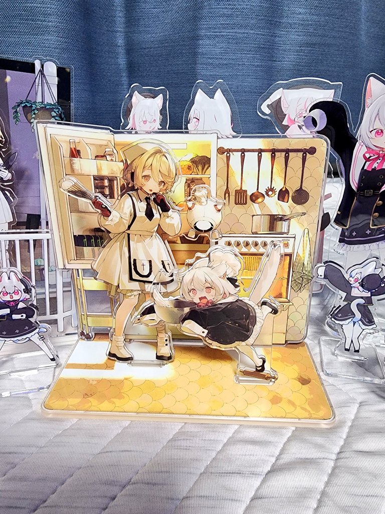 声音の宴終わってなかった
TTちゃんとさよちのアクスタ届いてたんで諸々かき集めた