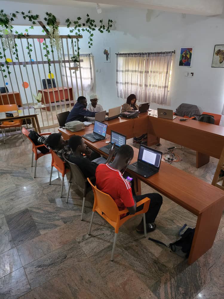 corestreamng's tweet image. Hey Corestreamers 👋

We trust you are having a productive week. 

We have some 📸 from the office, do you recognise some familiar faces? Let us know in the comments.