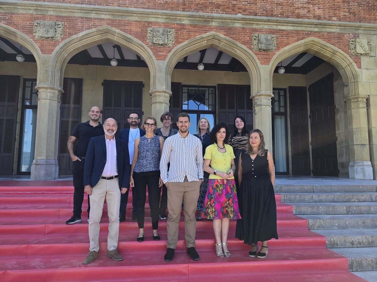 En la alfombra roja del Festival de Cine de San Sebastián, que empieza mañana. 

Lo que hemos vivido en el XII Congreso Internacional de Salud Digital no es una película. 

En todo caso, sería una serie. Y ya estamos ansiosos por ver la siguiente temporada: ¡El XIII Congreso!