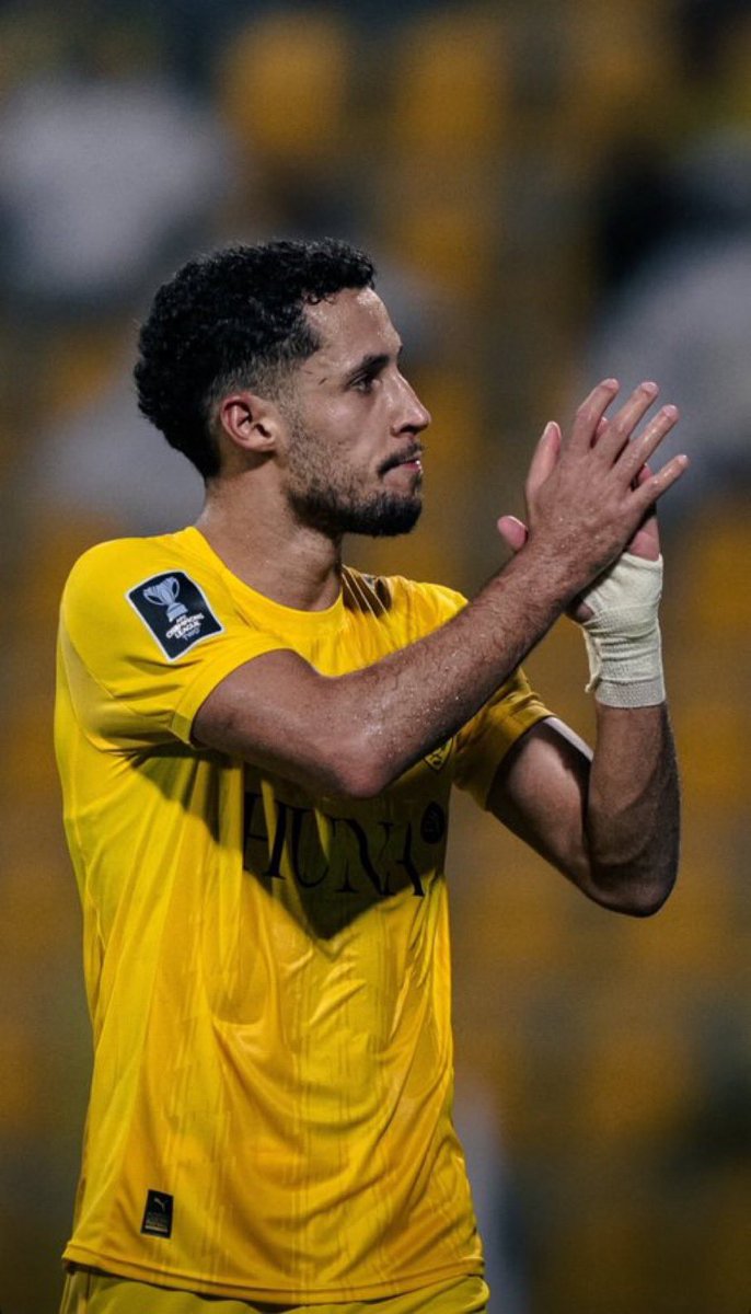 الكبتن علي صالح ، امس قدم مستوى خيالي واتمنى يكمل على ذا المستوى وافضل ، القادم باذن الله أجمل💛